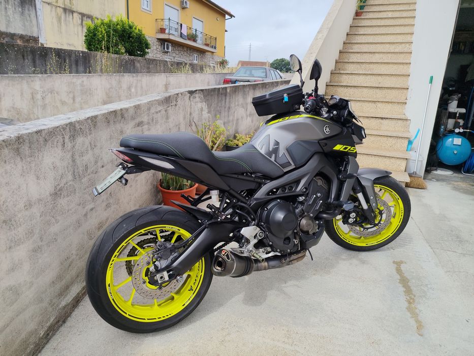 Yamaha mt 09 night fluo