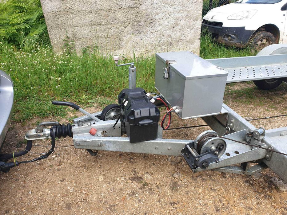 Reboque Porta Carros PB Livrete 2000kg / Capacidade 2700kg