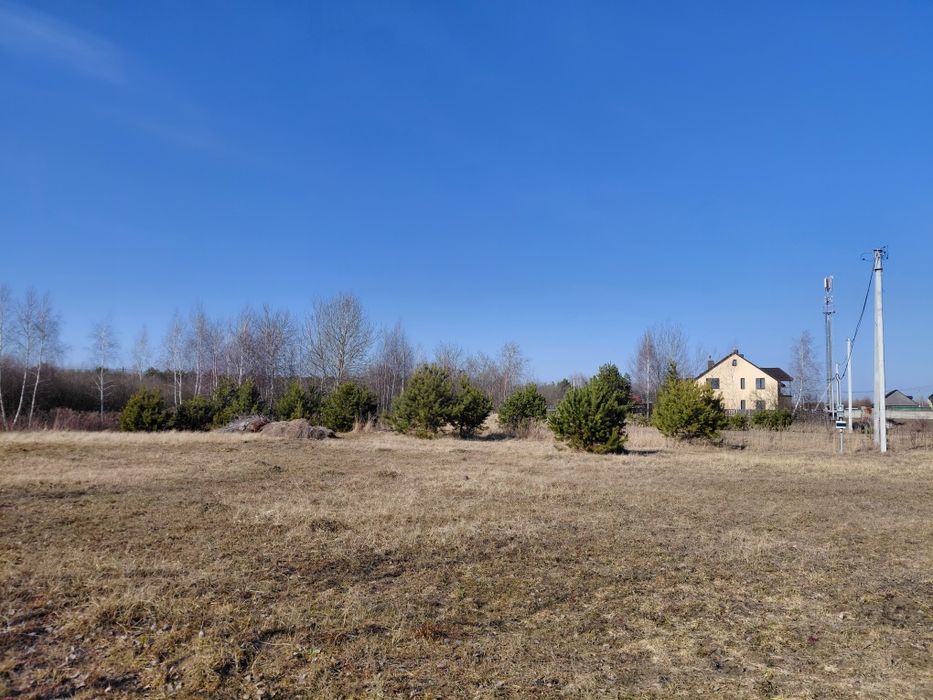 Мальовнича ділянка у зручному передмісті!