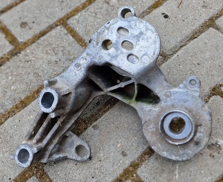 łapa silnika 4f0199351aa audi a6 c6