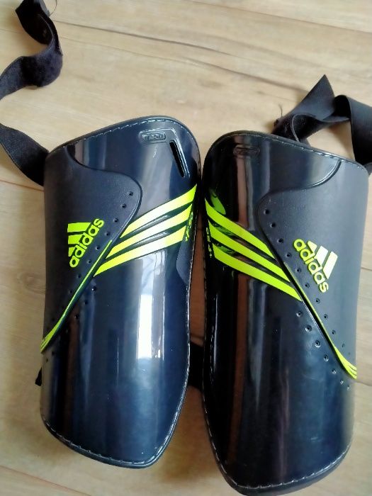 Vendo caneleiras da Adidas, tamanho L