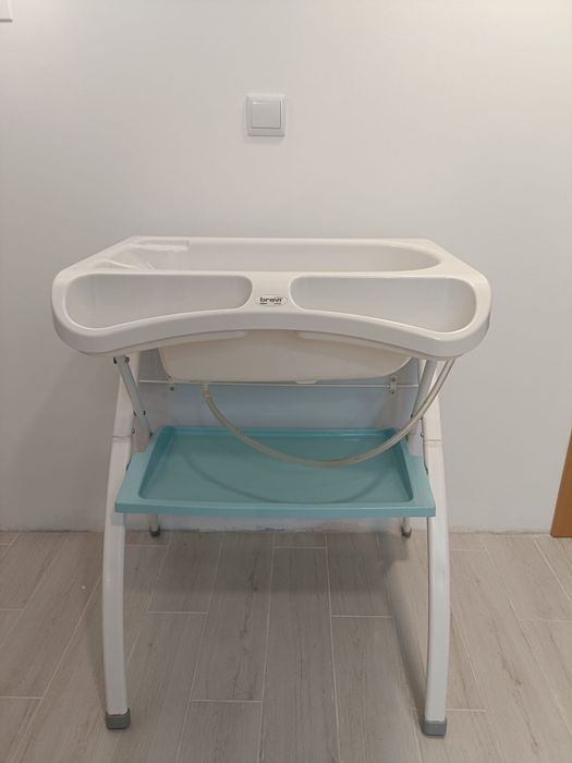 Trocador articulado com banheira