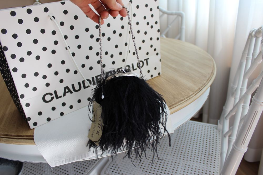 Pochet / Clutch com penas pretas, nova, com etiqueta