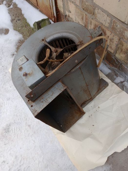 Вытяжка Улитка СССР 220в 350ват 1200 оборотов.