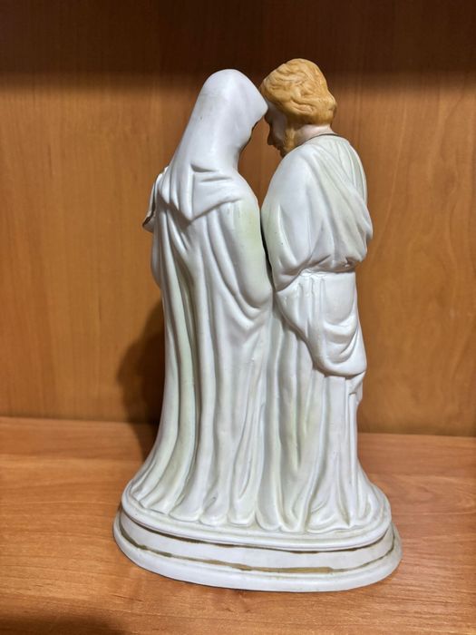 Biała figurka Świętej Rodziny