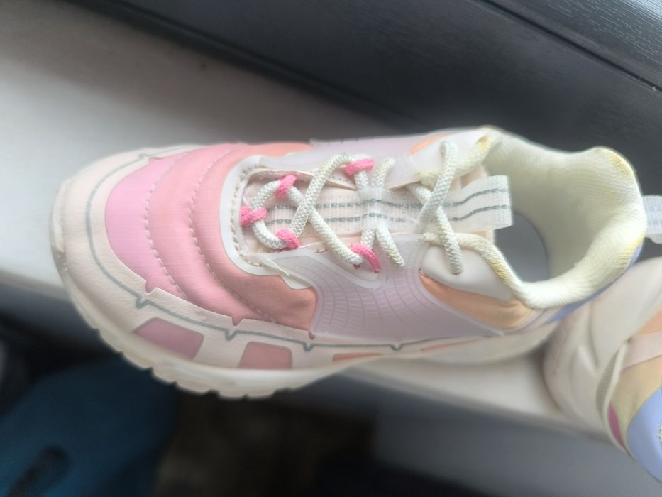 Tênis para menina da Zara tamanho 26