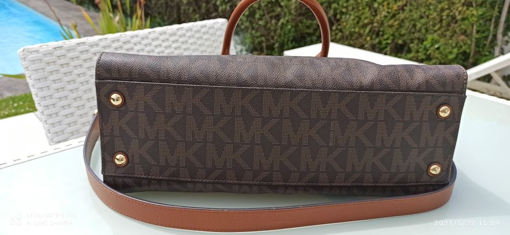 Mala Michael Kors camel e castanhos