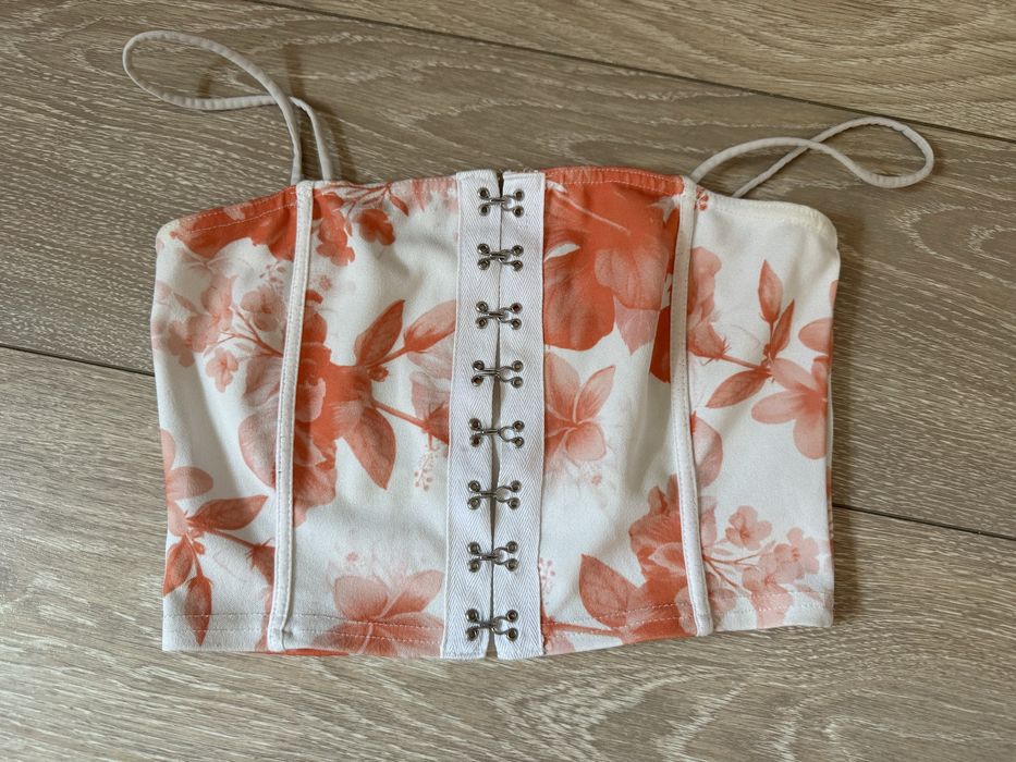 Коресет з квітами Prettylittlething