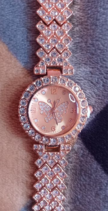 Relógio + pulseira em rosa dourado e brilhantes