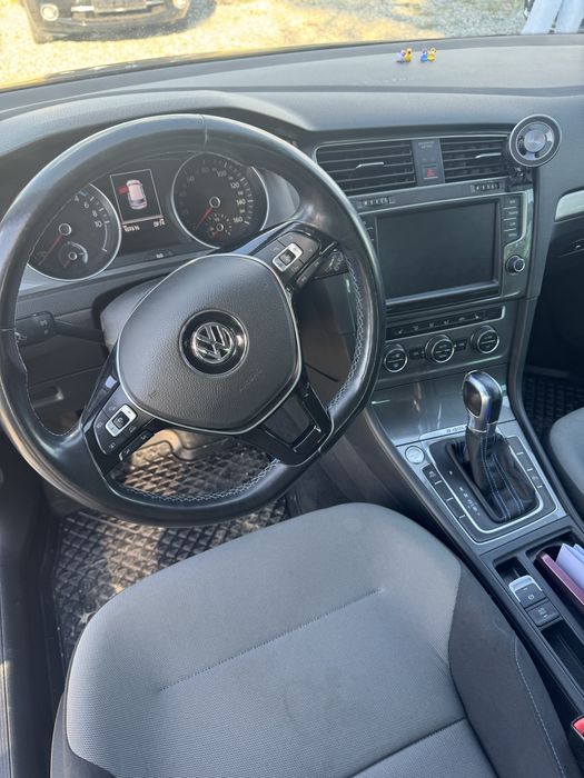 Продам хороший автомобіль е-Golf