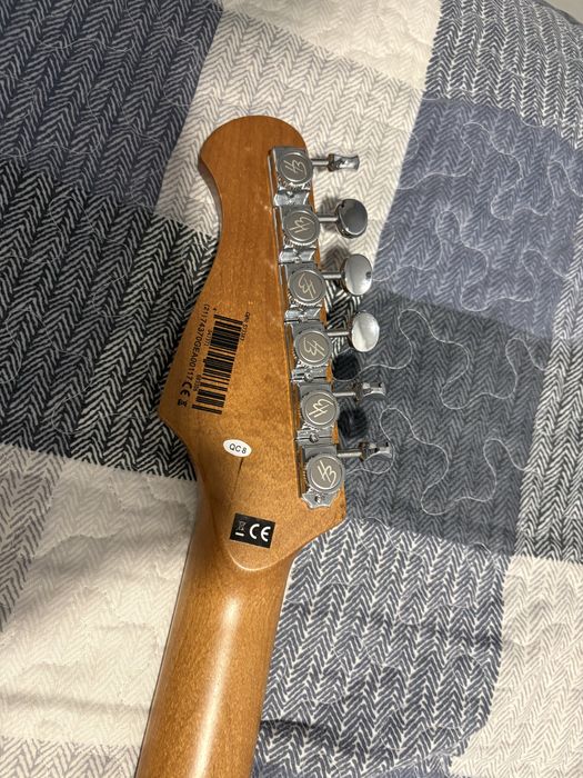 Guitarra eletrica nova