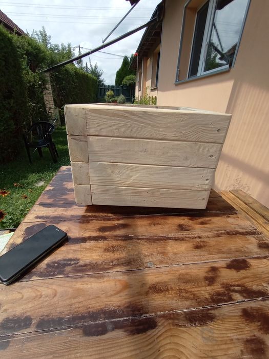 Donica z surowego drewna