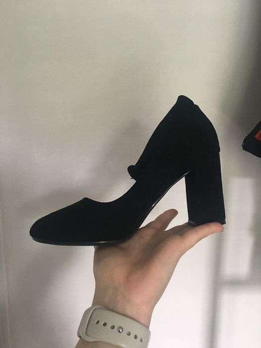 Туфлі на каблуку