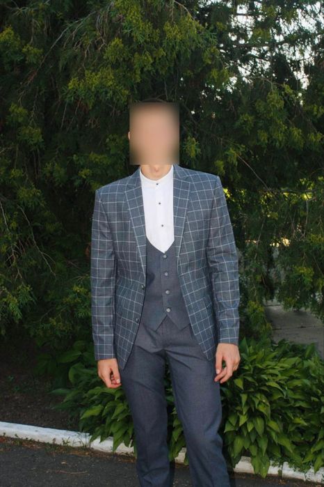 Класичний чоловічий костюм трійка!+біла теніска