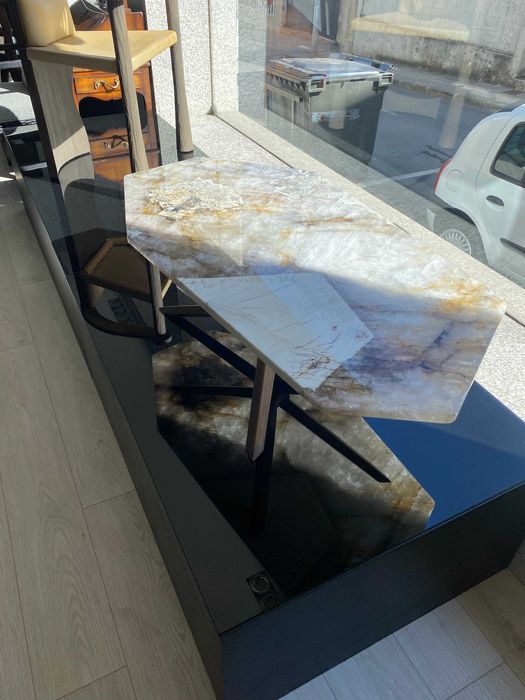 Mesa de café com tampo en marmores