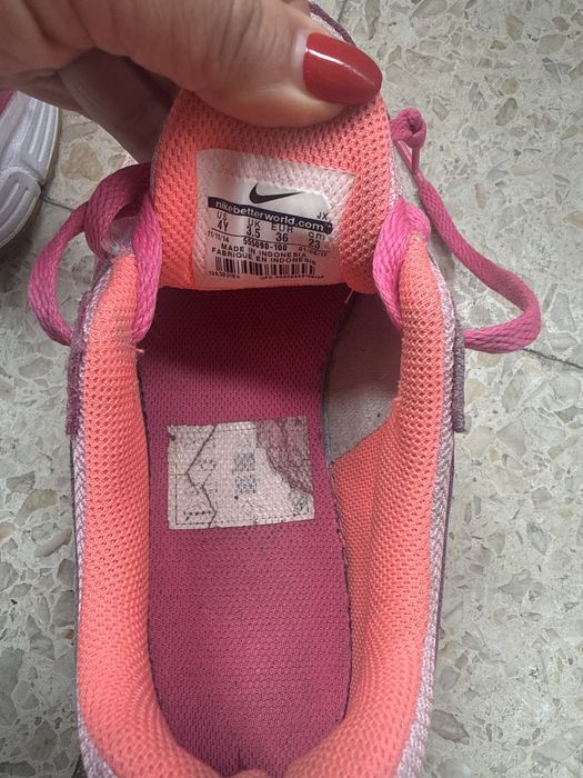 Tenis NIKE Cor de Rosa