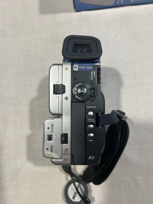 Vende se maquina de filmar ja antiga