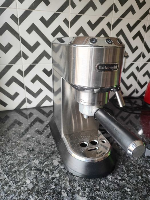 Máquina de Café Manual DELONGHI Dedica Style