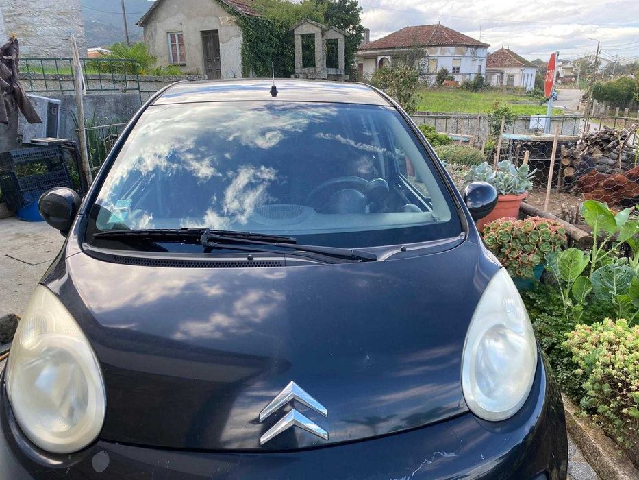 Carro fiável econômico ótimo