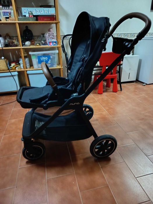 Carrinho Nuna TRIV NEXT – Reversível e Compacto (Estado Impecável