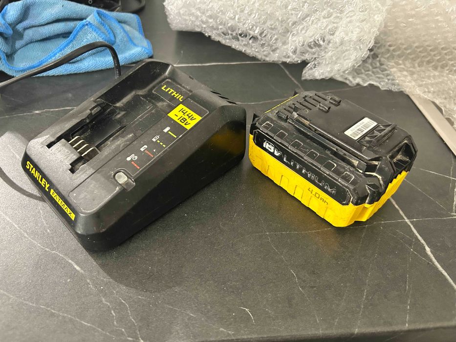OKAZJA! Stanley FATMAX – ładowarka + akumulator 18V 4Ah
