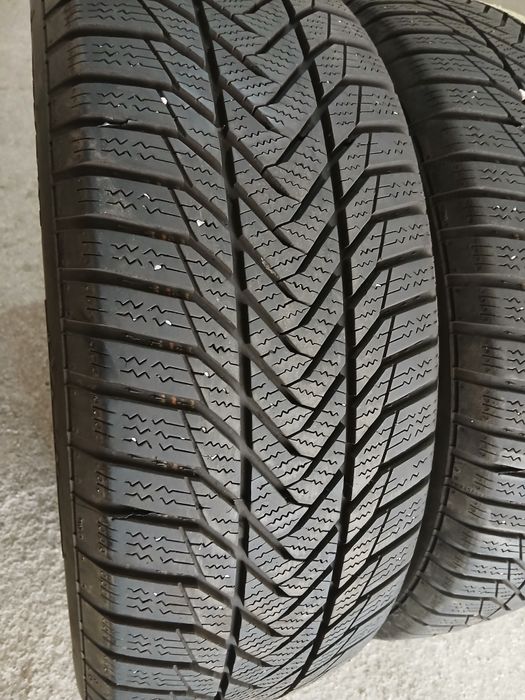2 Pneus 205/60R16 seminovos