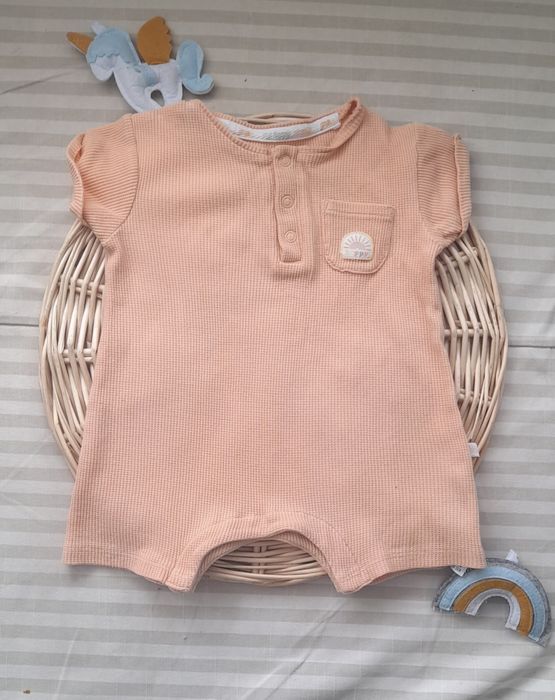 Rampers z krótkim rękawem wafelkowy