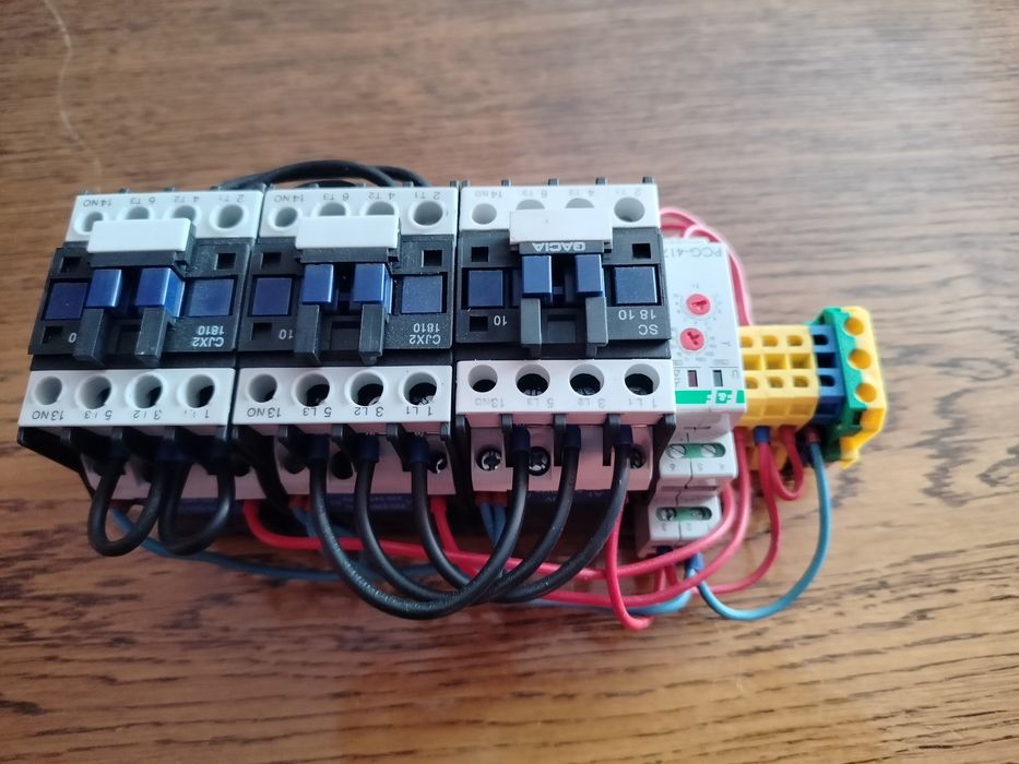 Układ rozruchowy silnika gwiazda trójkąt o mocy do 7,5 kw