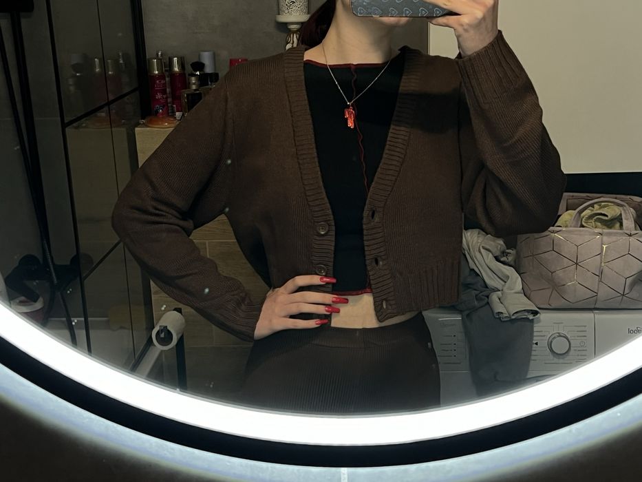 brązowy krótki sweter