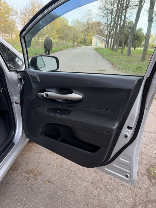 Тоyota Auris 2010 рік