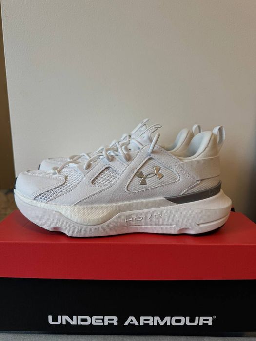 Оригінальні кросівки Under Armour Infinite.
