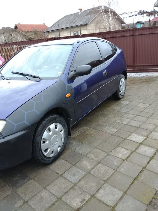 Срочно продам машину Мазда 323 ціна 1650