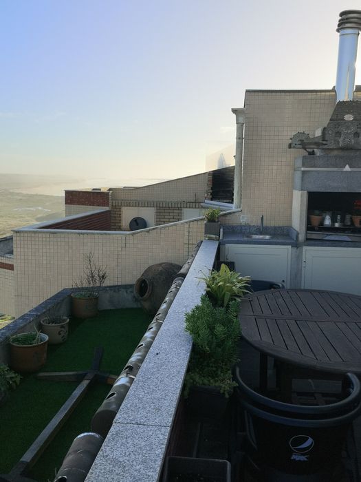 Apartamento duplex  em condomínio fechado