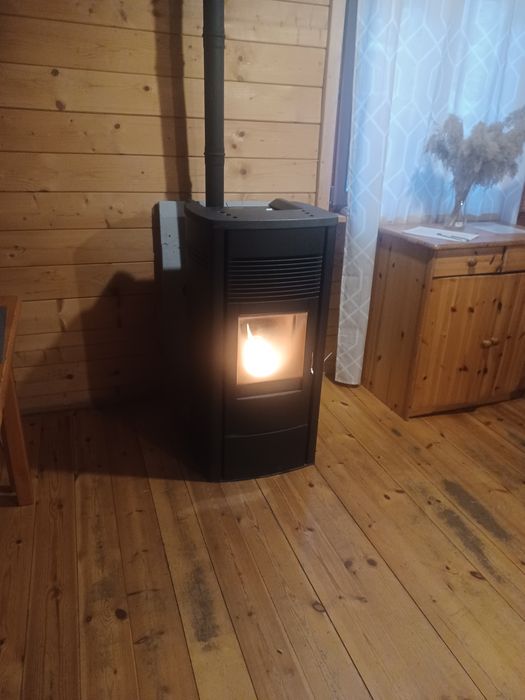 Domek nad jeziorem  na Mazurach Caloroczny Kominek linia brzegowa
