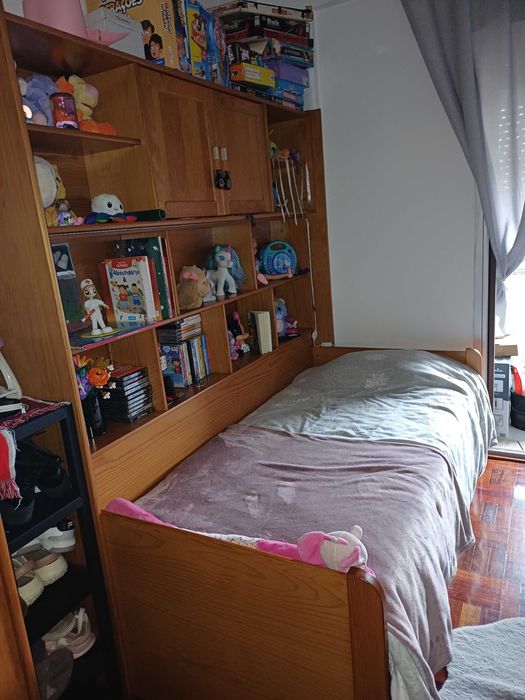Cama + estudio + roupeiro + 2 colchões