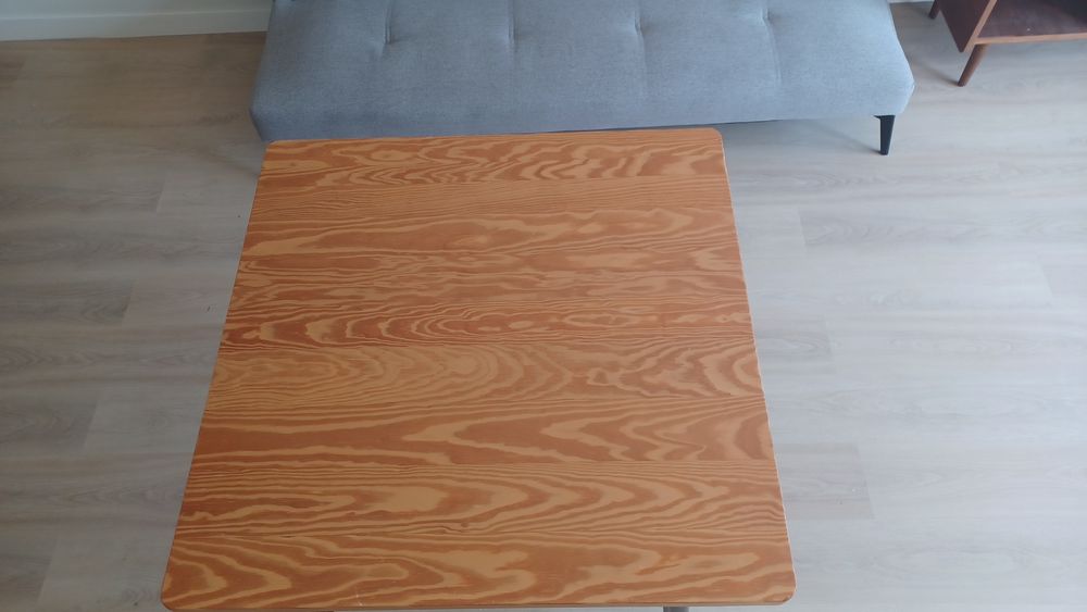 Mesa Sklum quadrada