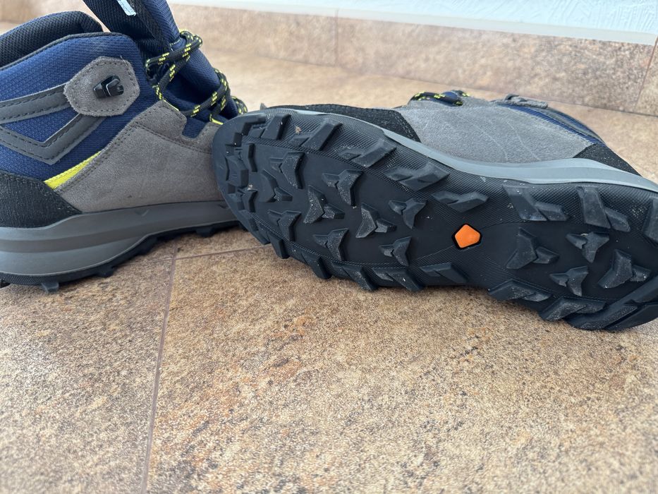 Фірмові черевики Quechua waterproof.