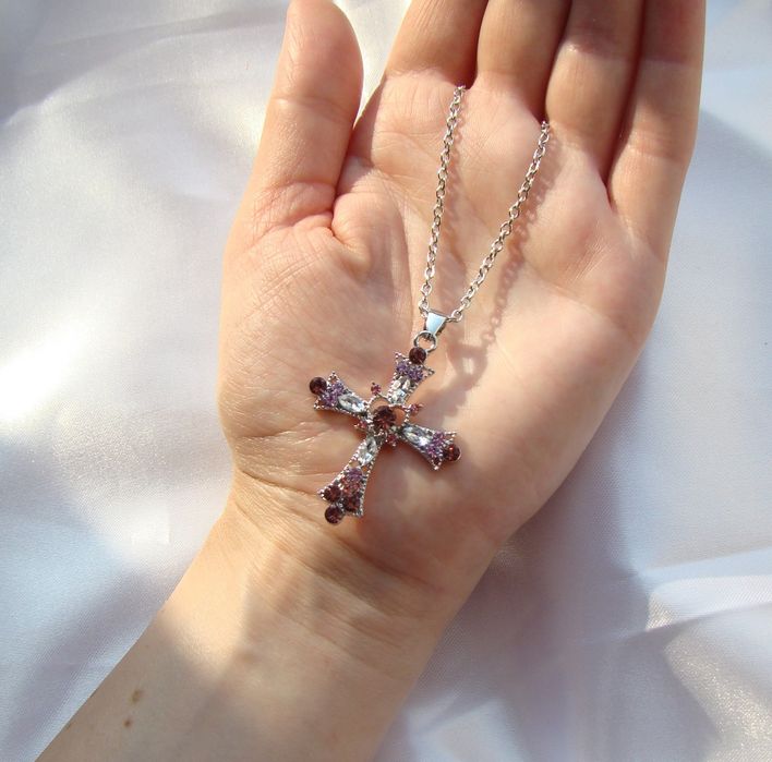 Ланцюжок з хрестом та камінням