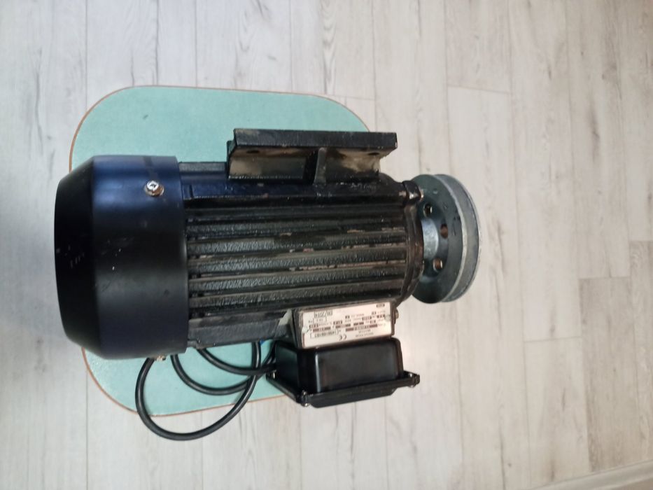 трехфазний асинхронний электродвигун серії  Y2-80MB-2.