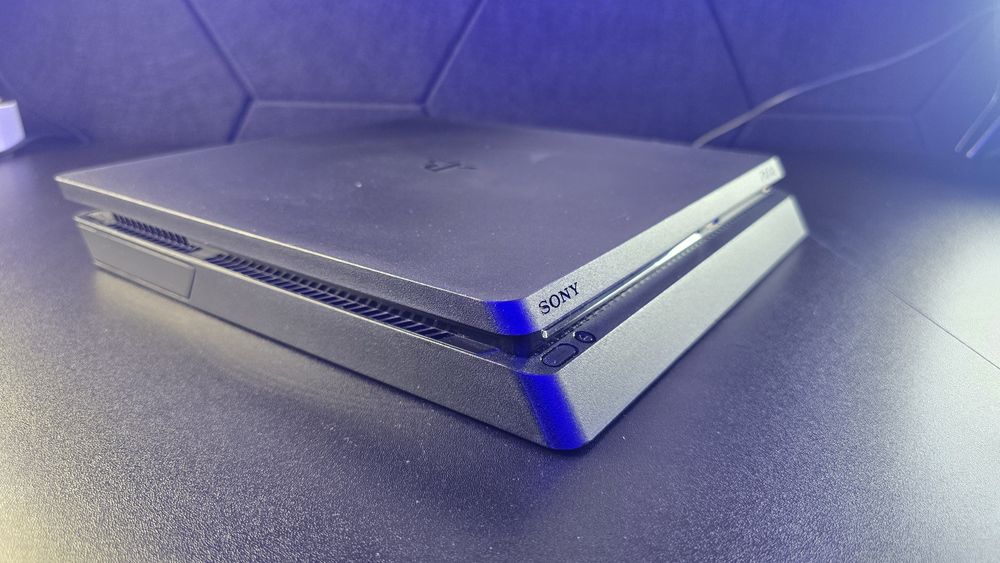 PS4 Slim 1TB | Comando Novo | Pack Completo | Lisboa
