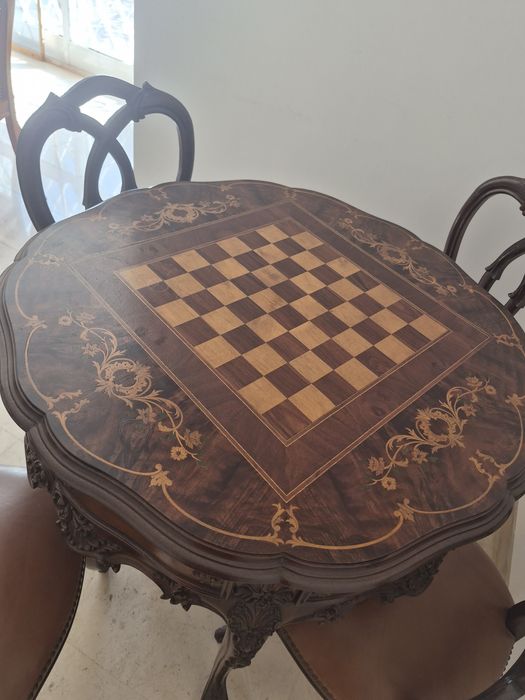 Mesa jogo de madeira  com 4 cadeiras de pele