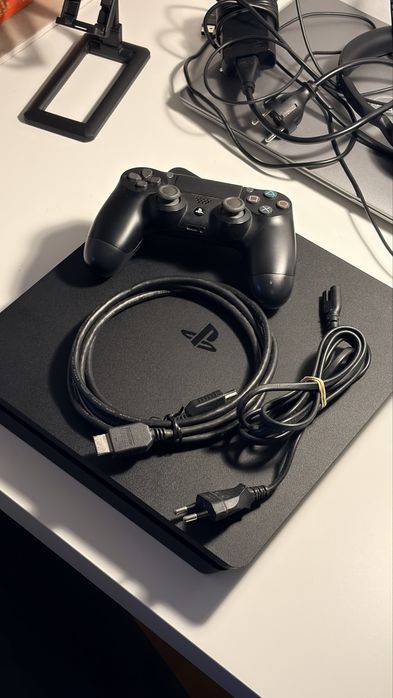 Playstation 4 slim
