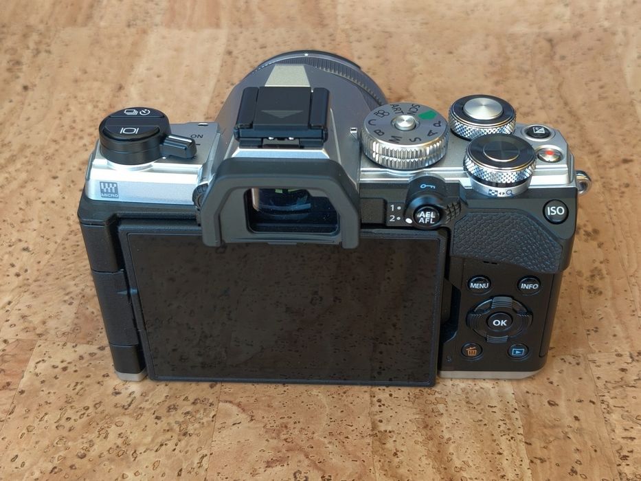 Olympus OM5 como nova
