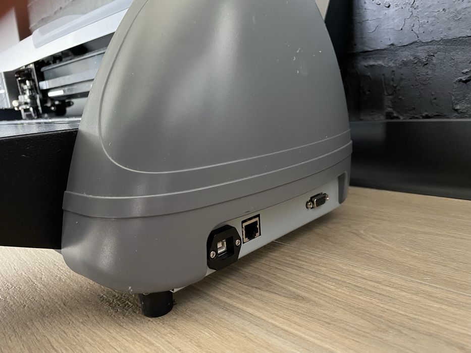 Ploter tnący GCC Puma IV 60 LX z oprogramowaniem ze stolikiem roboczym