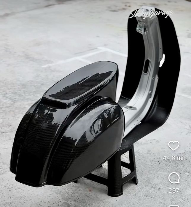 Vespa 50s Carbono