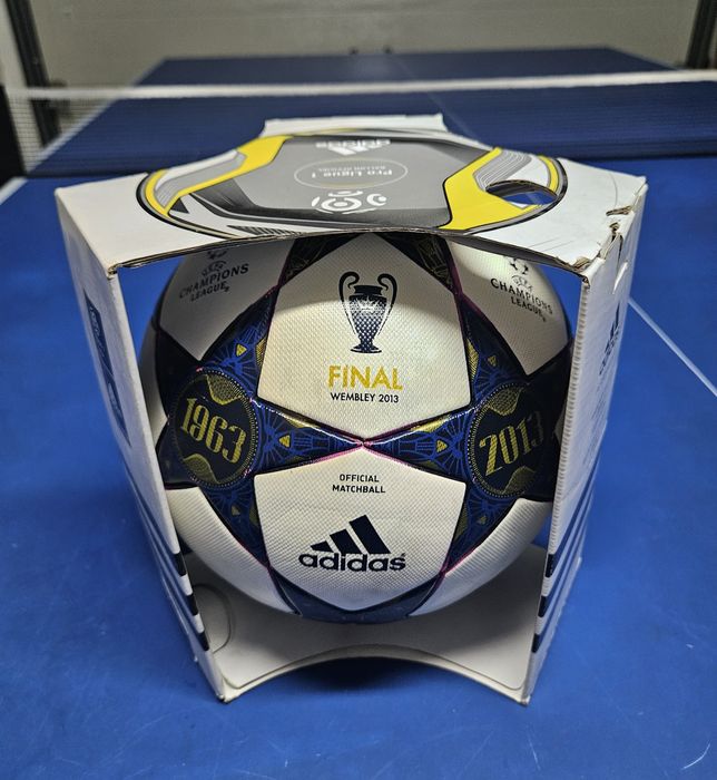 Oficjalna piłka - Adidas Finale Wembley 2013