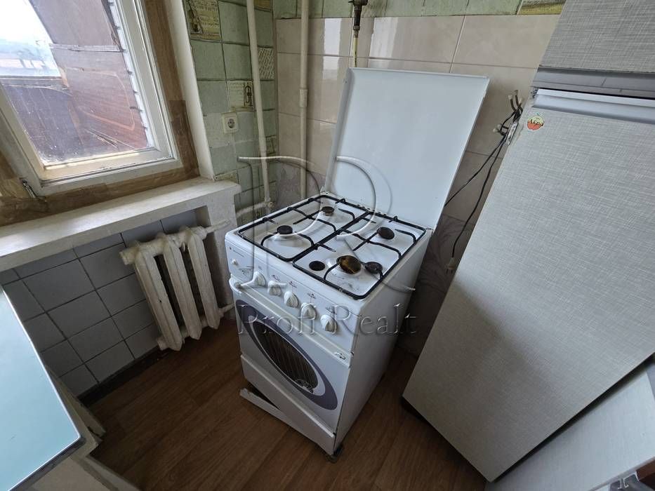 Продаж 1 кімн. квартири біля метро вулиця Юрія Глушка 9А