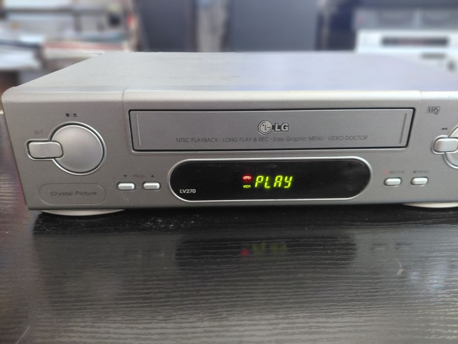 Відеомагнітофон LG LV270