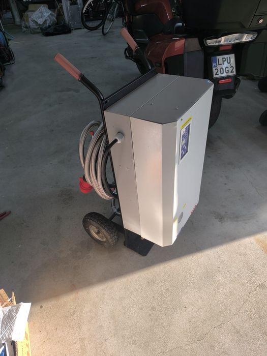 Kocioł elektryczny do wygrzewania podlogowki