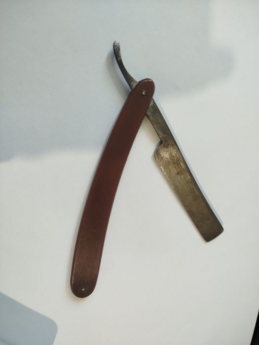 Опасна бритва...